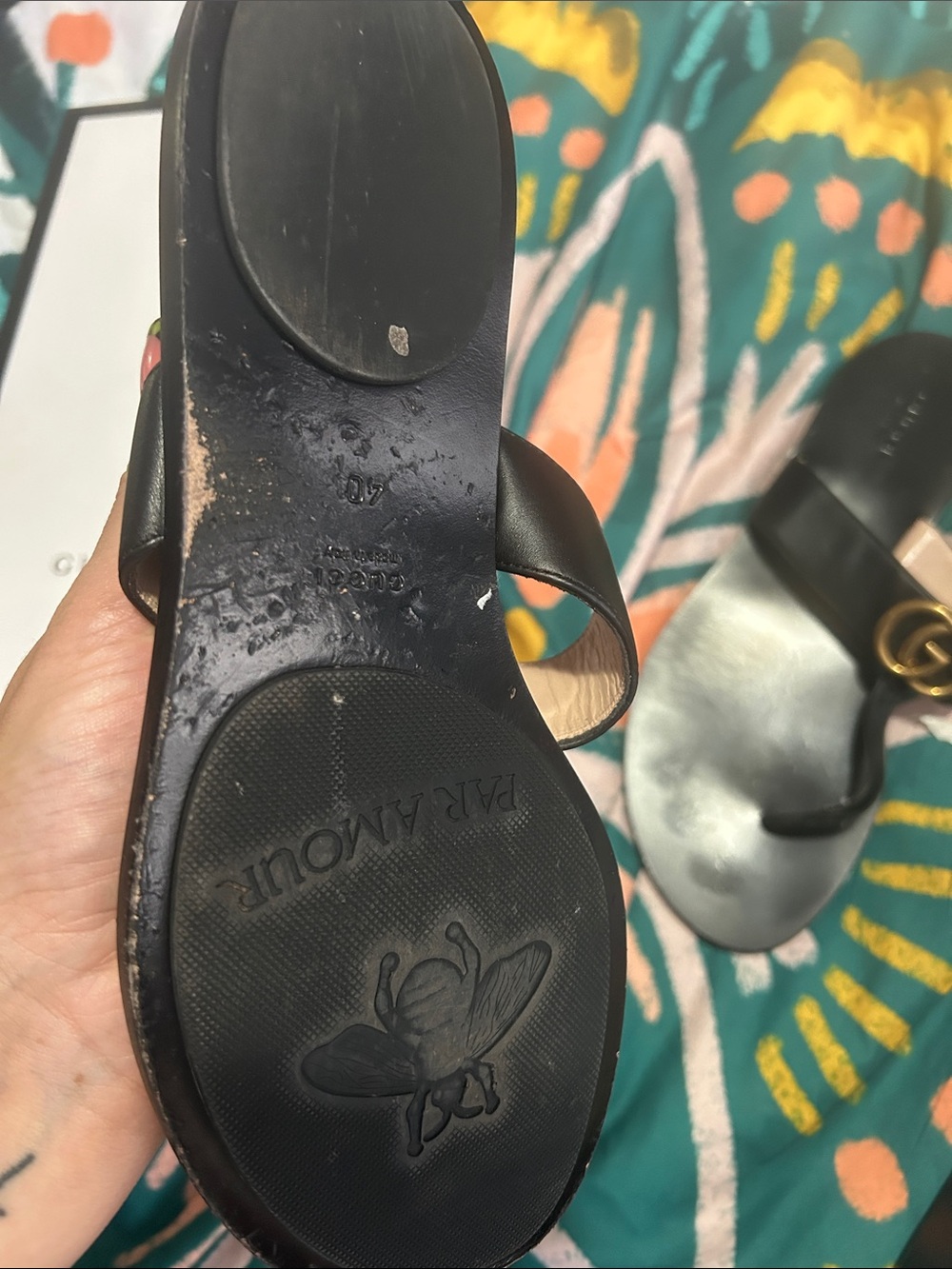 Gucci Black Leather Thong Sandal with Gold Double G - Picture 6 of 8